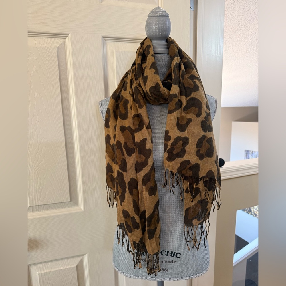 Leopard Print Tan & Brown Scarf (unbranded) 27” x 68”